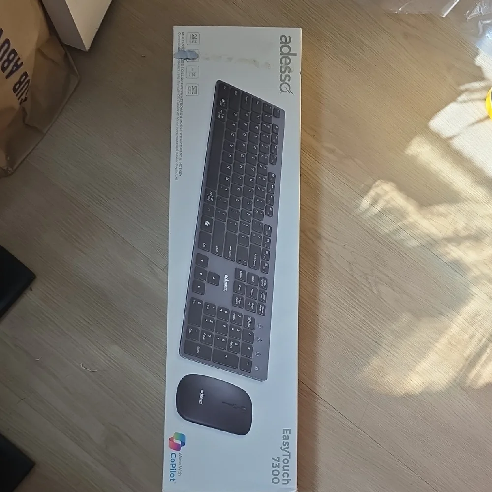 Adesso EasyTouch 7300 Keyboard and Mouse Set - Black